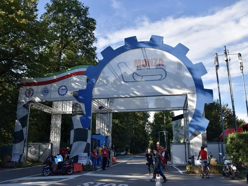 L'arco d'ingresso dell'Autodromo Nazionale di Monza