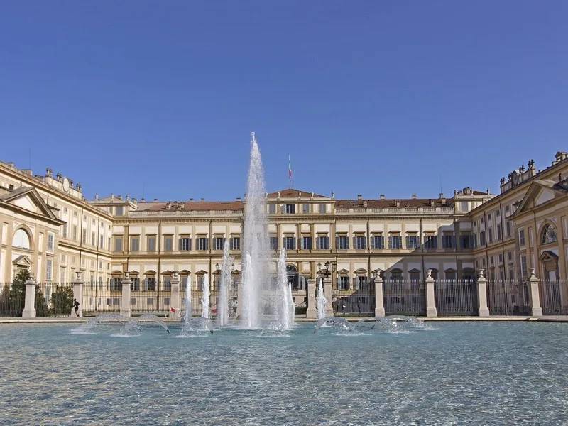 La Villa Reale di Monza con la fontana del piazzale
