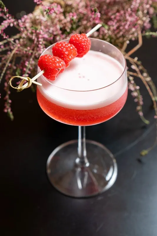 Cocktail sour ai lamponi del lounge bar RITRÒ di Monza